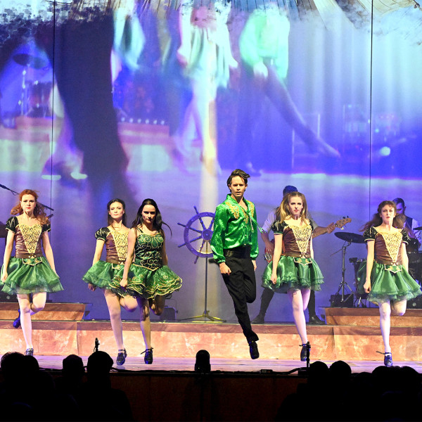 CORNAMUSA - World of Pipe Rock and Irish Dance